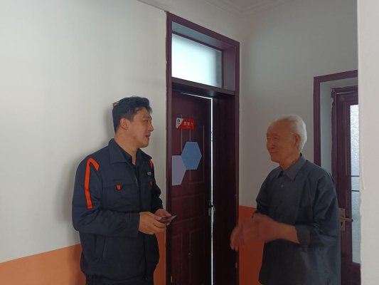 ok138cn太阳集团解决“供暖孤岛”问题，用户亲送锦旗致谢